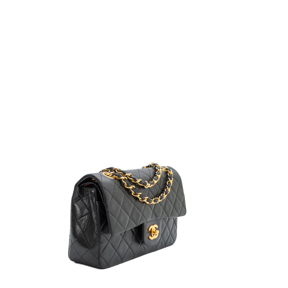 Chanel Timeless / Classic Small Vintage bag in black leather - Second Hand  / Used – Vintega