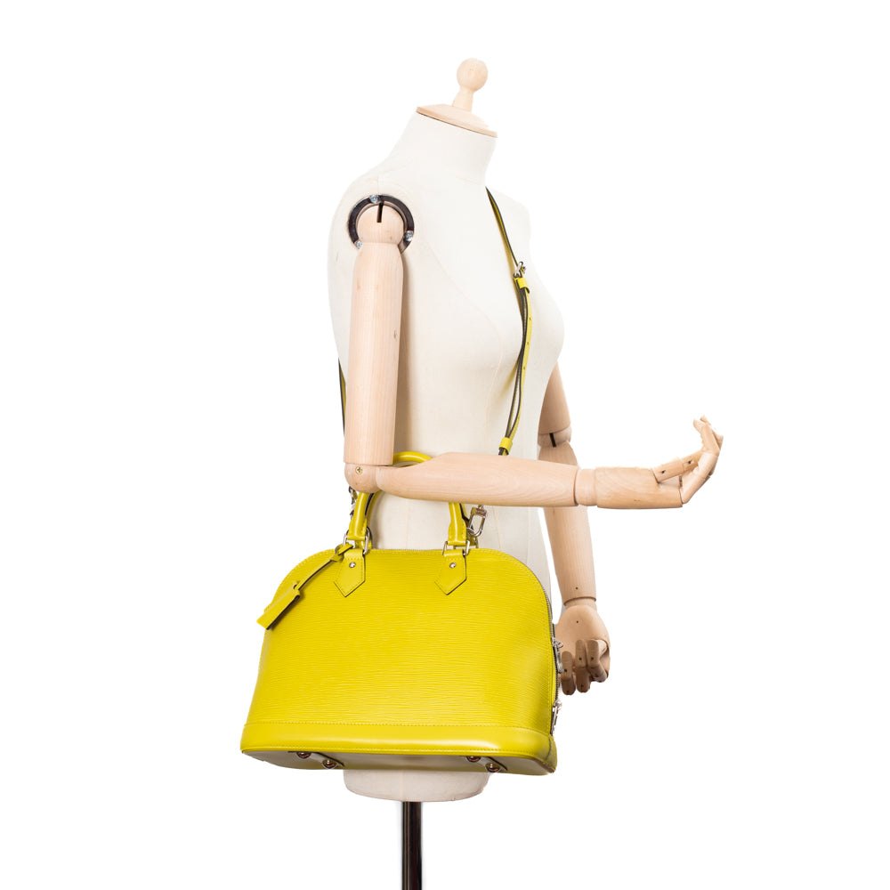 Alma PM bag in yellow epi leather Louis Vuitton - Second Hand / Used –  Vintega