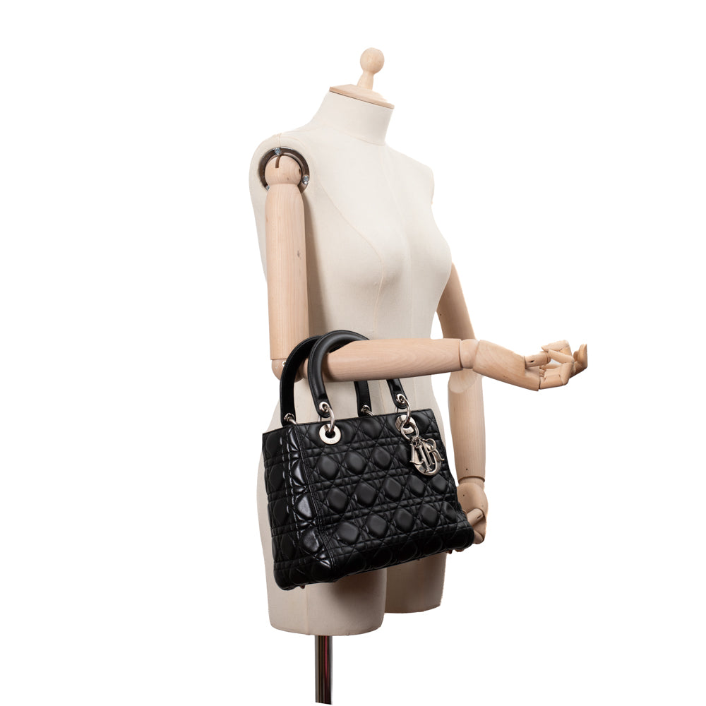 Lady dior medium on sale black