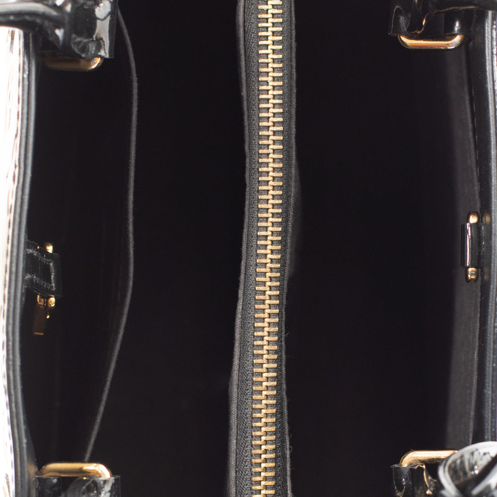 Montaigne BB bag in black patent leather Louis Vuitton - Second Hand / Used  – Vintega