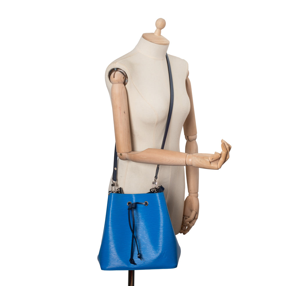 NeoNoe MM Bucket Bag in blue epi leather