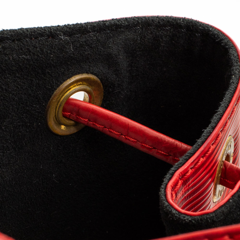 NéoNoé MM bucket bag in red epi leather Louis Vuitton - Second Hand / Used  – Vintega