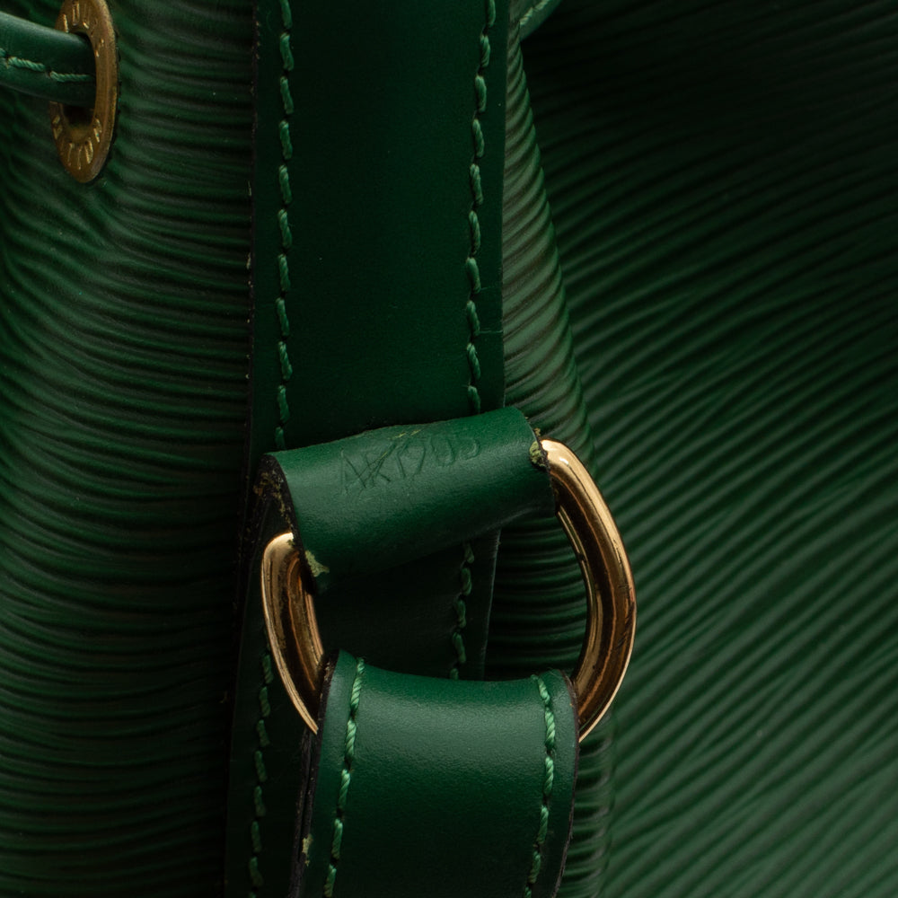 Sacs Louis Vuitton Noé Vert d'occasion