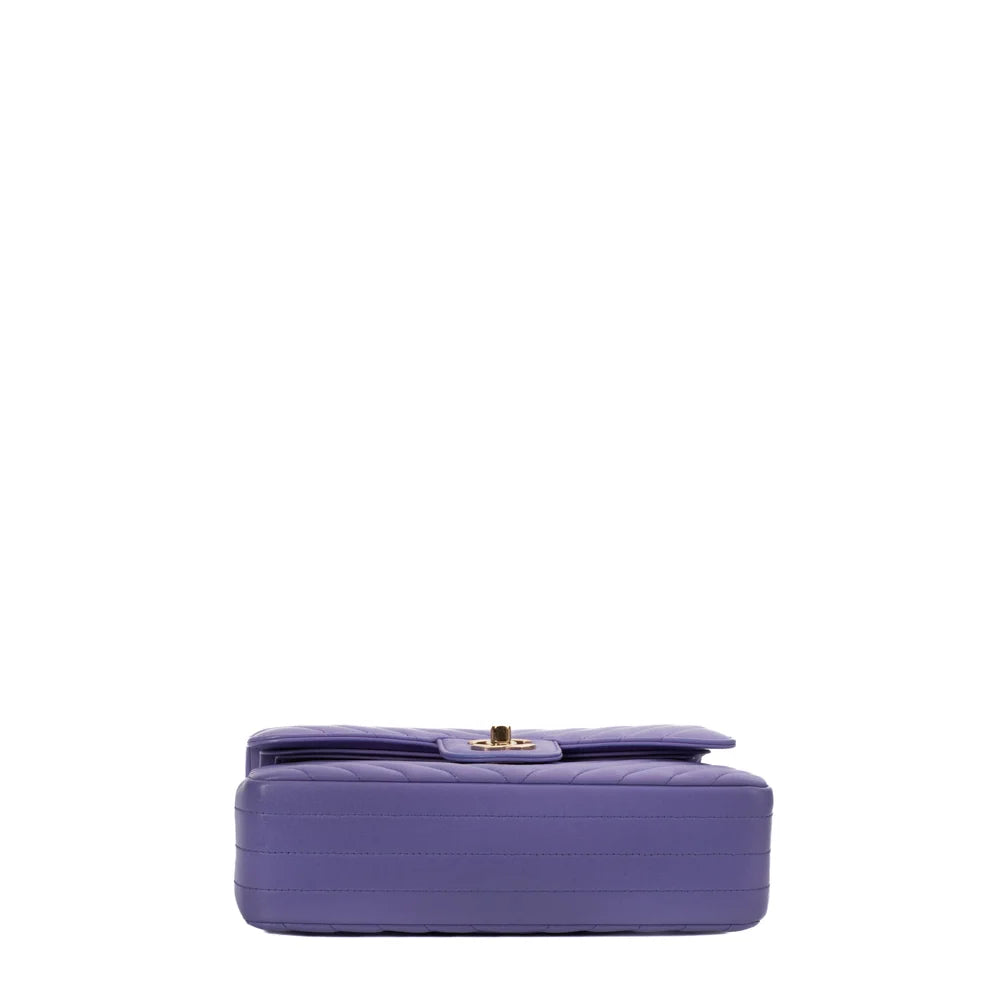 Chanel Timeless Classic Small bag in purple leather Second