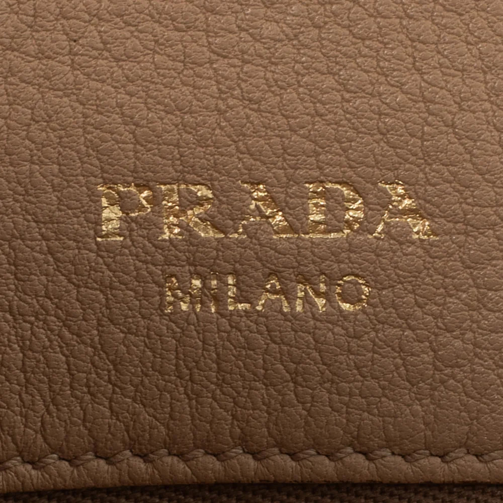 Prada, Woven raffia and leather tote bag - Unique Designer Pieces