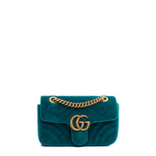 Voir les Mini sac à main GG Marmont Gucci. Décliné dans un ton bleu clair,  le mini sac à main GG Marmont présente une …